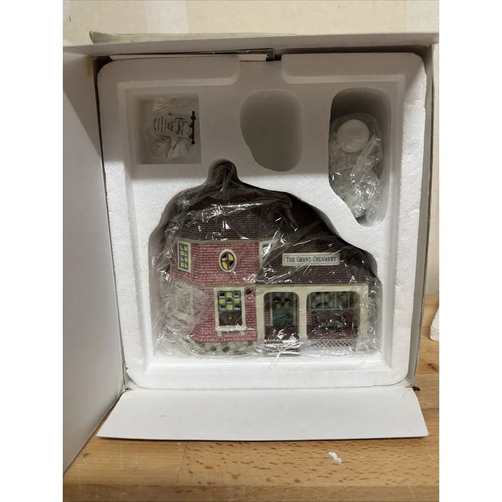 Department 56 Seasons Bay The Grand Creamery 53305 First Edition New Box Dmg